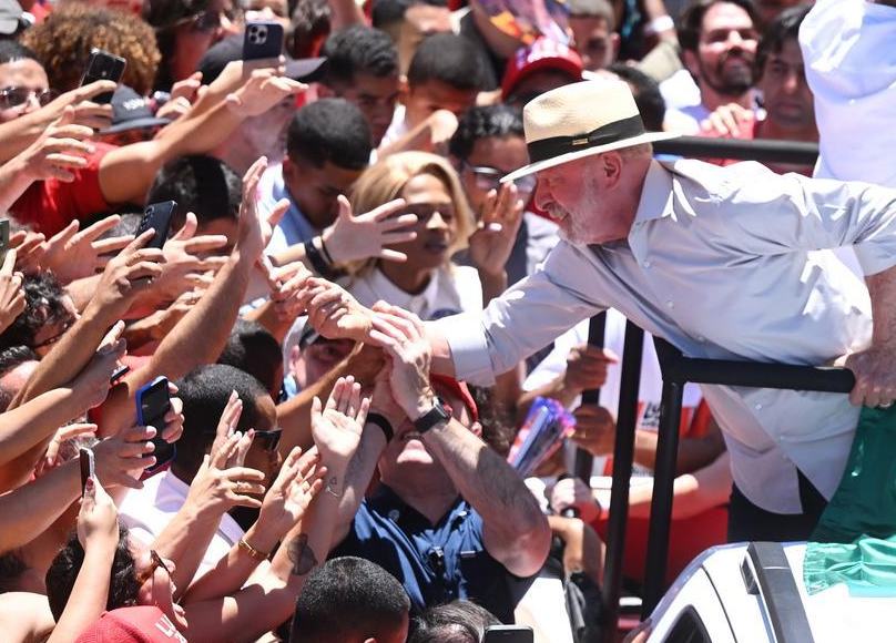 Presidente Lula da Silva convoca a votar a dos semanas de segunda vuelta electoral en Brasil