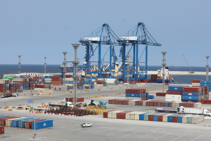 Vista panorámica parcial del muelle del Puerto de Chancay, en Perú, el 18 de junio de 2026. (Xinhua/Mariana Bazo) 