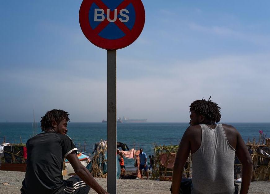Rey de España visita Ceuta después de crisis de inmigración