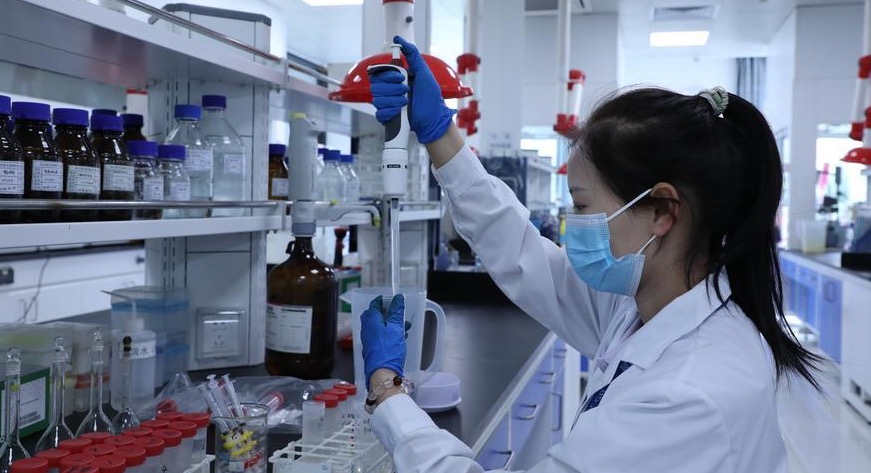 Gasto en I+D de China aumenta 8,2% en 2025