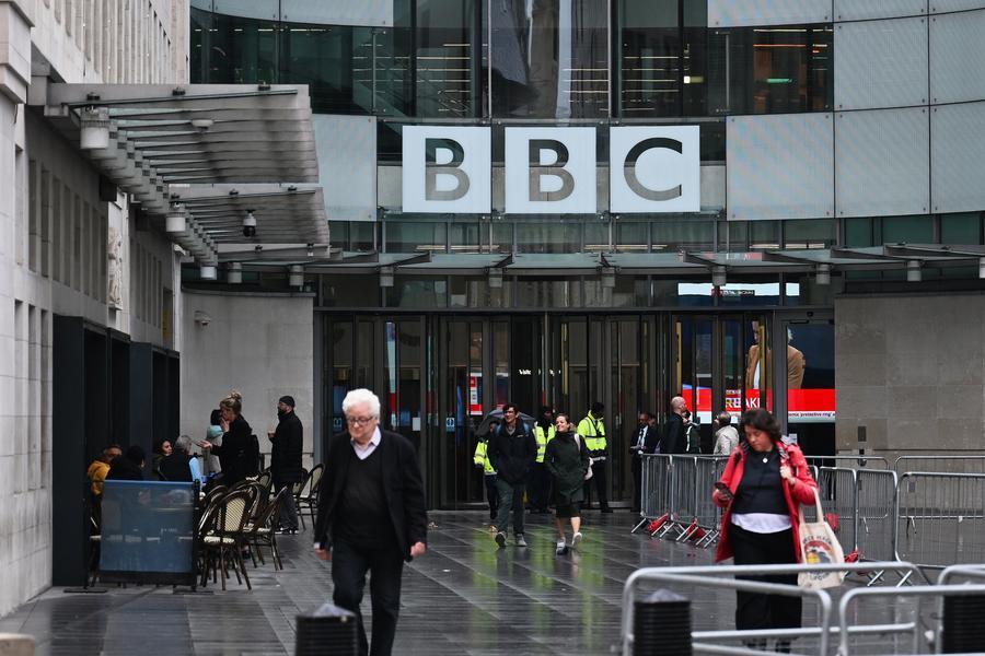 BBC cerrará tres canales de televisión y radio por presiones económicas