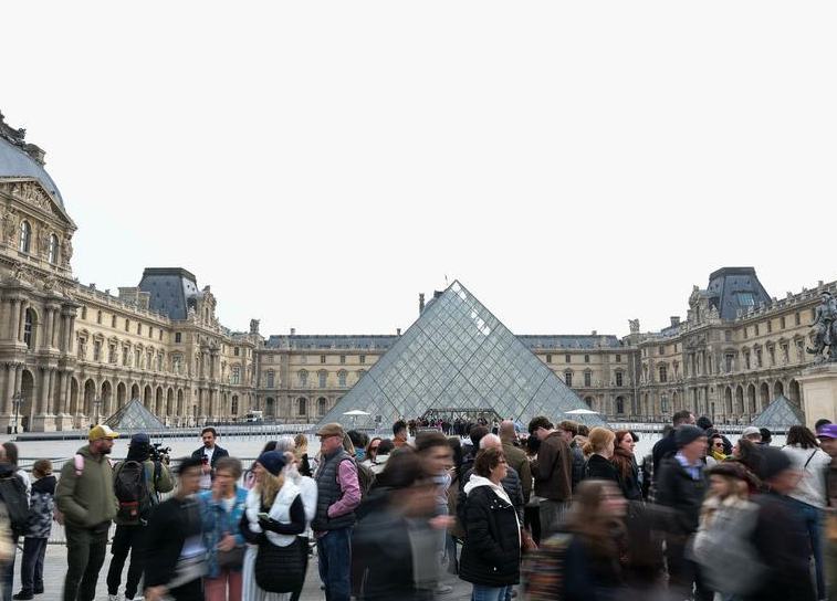 Moody's mantiene calificación crediticia soberana de Francia en Aa3 con perspectiva negativa