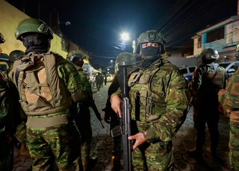 Presidente ecuatoriano destaca labor militar contra crimen organizado