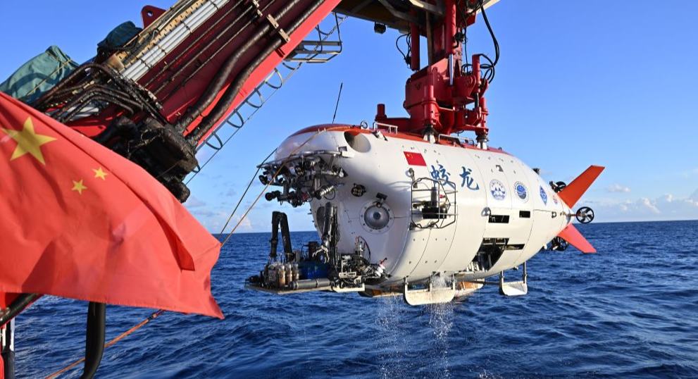 Sumergible tripulado Jiaolong completa recientemente varias pruebas de inmersión a 7.000 metros y regresa a salvo