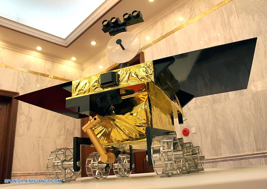 China pone nombre "Yutu" a su primer vehículo lunar